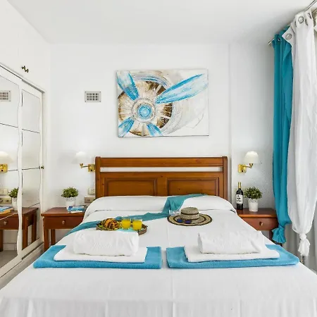 301 Great Location Compact Studio, Closed Pool *