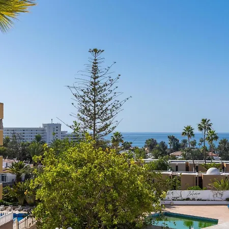 301 Great Location Compact Studio, Closed Pool *