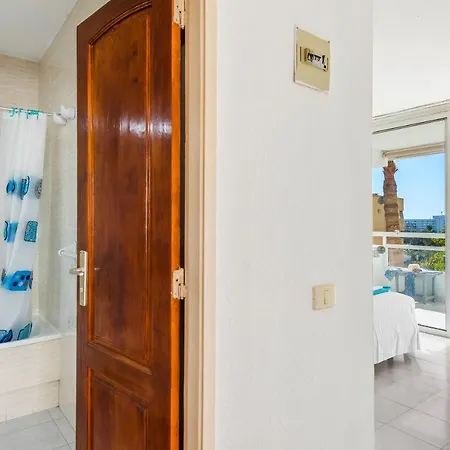 301 Great Location Compact Studio, Closed Pool